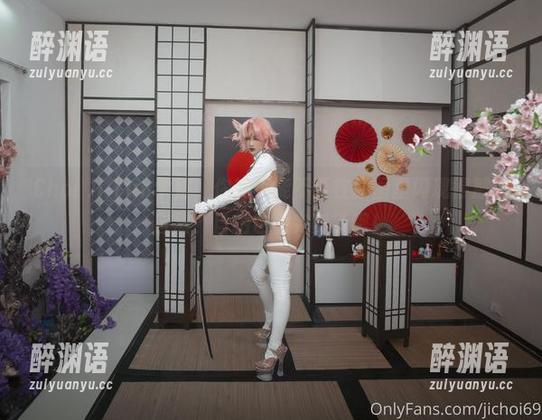 Choi Ji Yun学姐，你能不能不要在原图里闪现得那么自然？自拍也太完美了吧！
